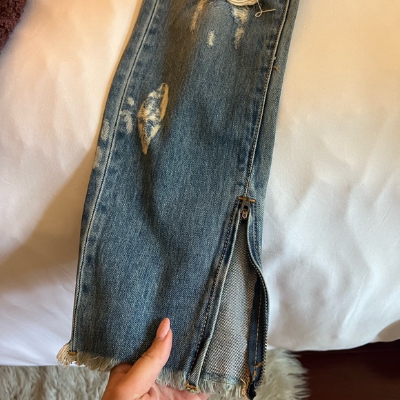 One teaspoon jeans, size 26 fit small so best for a 25 - Picture 2 of 4